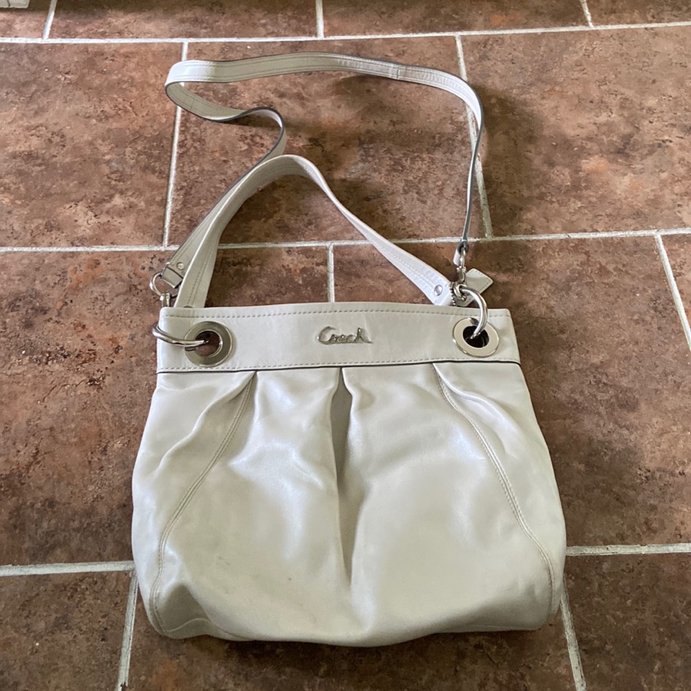 White crossover purse